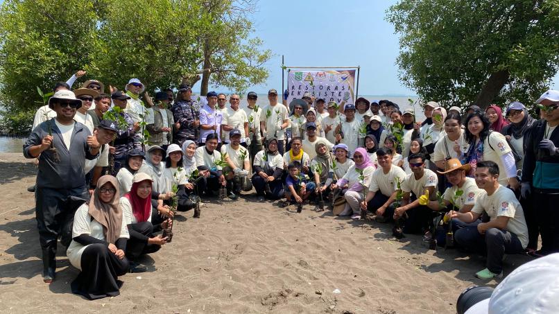 Unas, Kedubes Malaysia, TNI AL dan KIH Tanam 10.000 Mangrove di Pesisir Kampung Bahari Nusantara