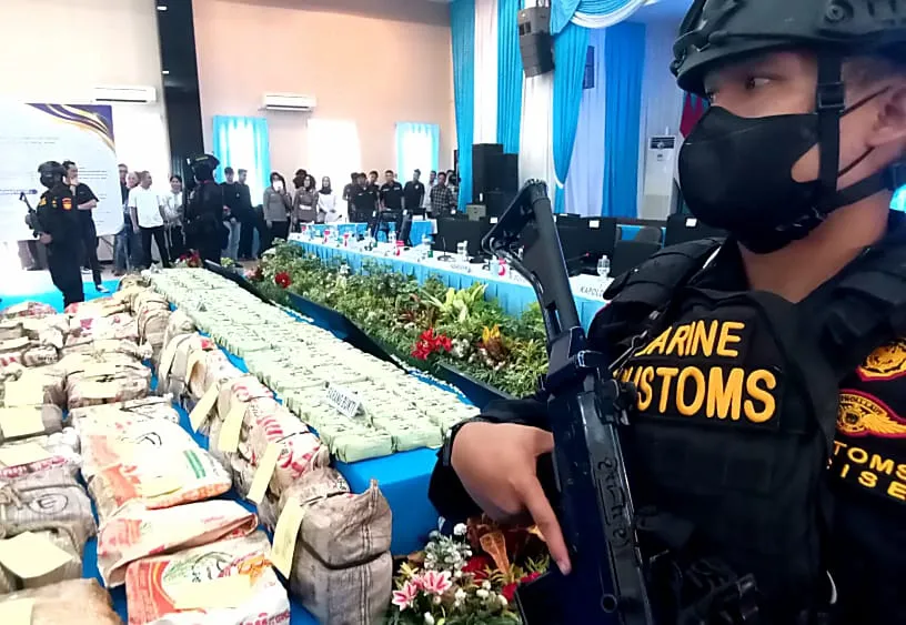 Operasi Gabungan Sergap Kapal Asing Penyelundup 800 Kg Narkoba Jenis Ketamine HCl di Perairan Kepri