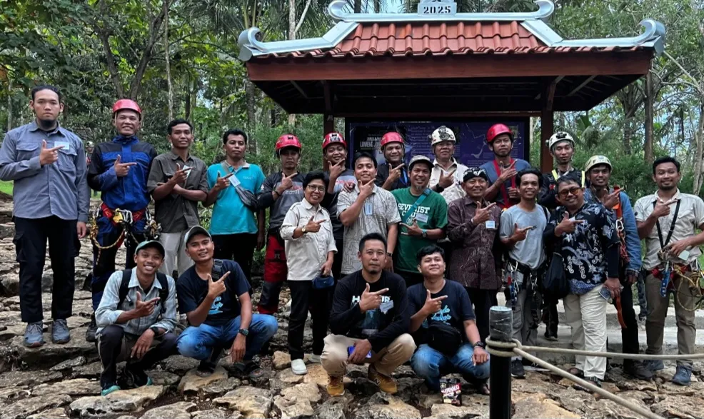 Penggiat Penelusuran Gua Sertifikasi Kompetensi Pemandu Wisata di Gua Jomblang, Gunung Kidul