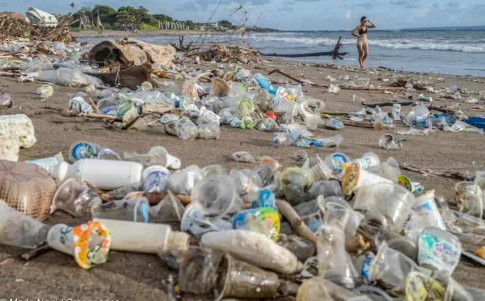 Harga Plastik Naik, Saatnya Dorong Sistem Guna Ulang dan Lepas dari Bahan Bakar Fosil