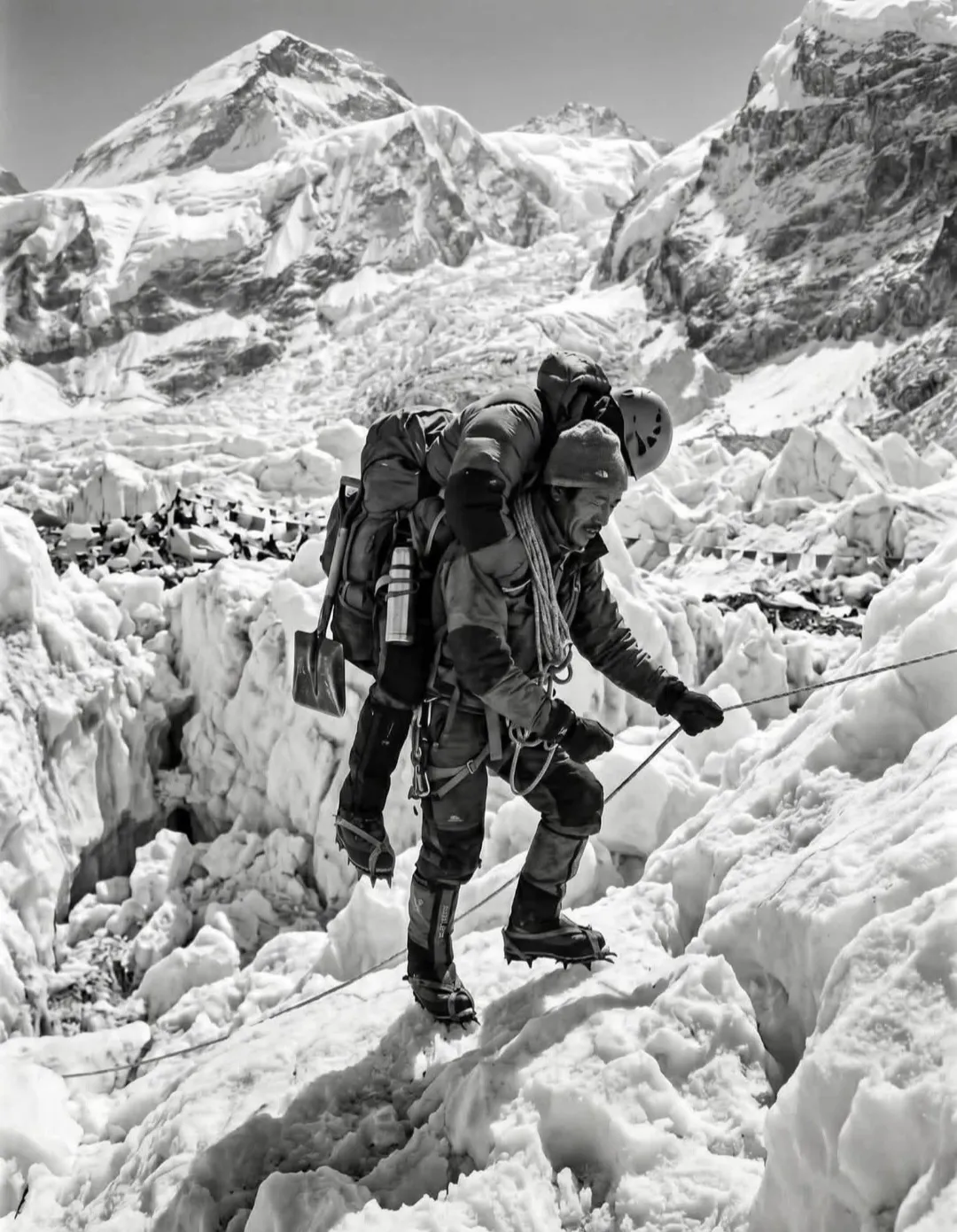 Ang Tshering Nekat Melawan Perintah Pemerintah Demi Evakuasi Sahabat di Everest