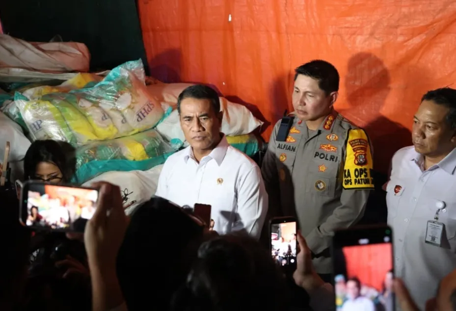 Mentan Copot 8 Pejabat Bulog dan Bapanas Buntut Penyelewengan Beras SPHP