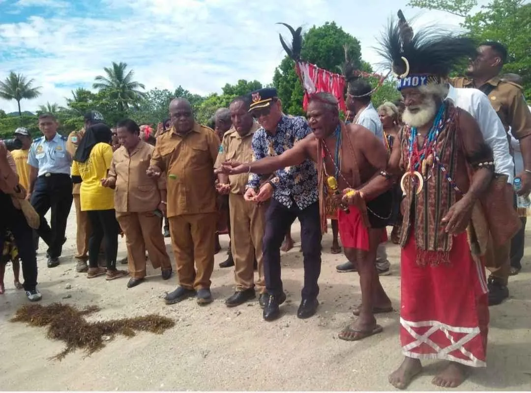 Pembukaan Egek di Sorong, Cara Masyarakat Adat Menjaga Laut dan Hutan Dari Ancaman Eksploitasi