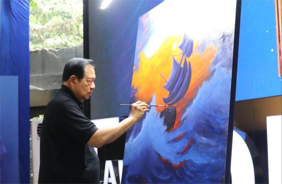 HUT ke 24 PD, SBY Melukis Only The Strong Langsung di Hadapan Ratusan Kader Demokrat
