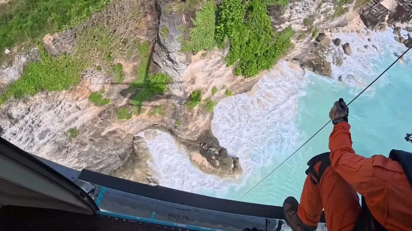 Misi Pertama FINNS Search & Rescue, Evakuasi Darurat Dua Warga Australia dari Sumba Terpencil