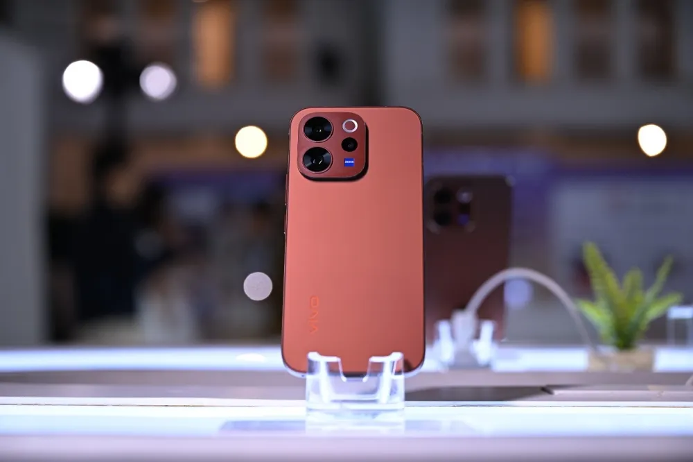 Berita Terkini: Vivo V70 Kini Hadir dengan Kapasitas Lega, Momen Festival Makin Terabadikan